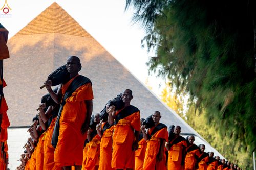 ภาพ No.288455:วันที่ 4 มกราคม พ.ศ. 2569 พระธรรมยาตราปฏิบัติธรรม และถ่ายภาพหมู่ประวัติศาสตร์ ในโครงการธรรมยาตรา กตัญญูบูชา มหาปูชนียาจารย์ พระมงคลเทพมุนี(สด จนฺทสโร) พระผู้ปราบมาร อนุสรณ์สถาน 7 แห่ง ปีที่ 14 ณ อนุสรณ์สถานมหาวิหารพระมงคลเทพมุนี (โลตัสแลนด์) อ.สองพี่น้อง