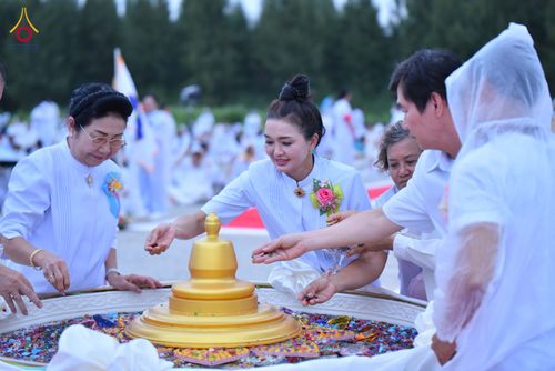 ภาพ No.346664:วันอาทิตย์ที่ 30 สิงหาคม พ.ศ.2569 พิธีทอดผ้าป่า สวดธรรมจักรกัปปวัตนสูตรกลั่นแผ่นดินโปรยรัตนชาติ  สถาปนาองค์พระเจดีย์เพื่อสร้างสันติภาพโลก  ณ ศูนย์ปฏิบัติธรรมพนมสารคาม (เพชรตะวัน) จังหวัดฉะเชิงเทรา