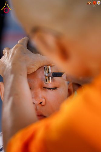ภาพ No.284497:วันพุธที่ 17  ธันวาคม พ.ศ.2568  พิธีปลงผมนาคธรรมทายาท  โครงการบรรพชาสามเณรและบวชอุบาสิกาแก้ว  ณ วิทยาลัยศรีวิจายา (Sekolah Tinggi Agama Buddha Negeri Sriwijaya) เมืองตังเกอรัง จังหวัดบันเตน ประเทศอินโดนีเซีย