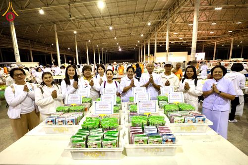 ภาพ No.287245:วันที่ 3 มกราคม พ.ศ.2569 พิธีถวายภัตตาหารเป็นสังฆทาน แด่พระธรรมยาตรา ณ วัดพระธรรมกาย  จังหวัดปทุมธานี ในโครงการธรรมยาตรา กตัญญูบูชา มหาปูชนียาจารย์ พระมงคลเทพมุนี(สด จนฺทสโร) พระผู้ปราบมาร อนุสรณ์สถาน 7 แห่ง ปีที่ 14