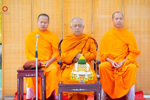 ภาพ No.341153:วันที่ 27 กรกฎาคม พ.ศ. 2569 พิธีตักบาตรพระ 1,000 รูป เมืองพัทลุง  ณ ถนนราเมศวร์ อ.เมือง จ.พัทลุง