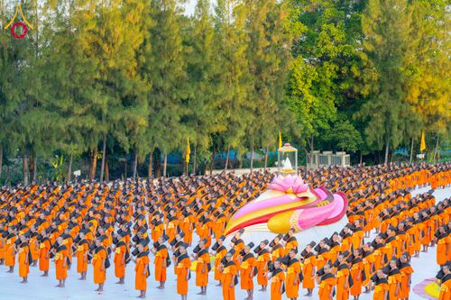 ภาพ No.290674:วันที่ 8 มกราคม พ.ศ. 2569 พระธรรมยาตราปฏิบัติธรรม และถ่ายภาพหมู่ประวัติศาสตร์ ในโครงการธรรมยาตรา กตัญญูบูชามหาปูชนียาจารย์ พระมงคลเทพมุนี(สด จนฺทสโร) พระผู้ปราบมาร อนุสรณ์สถาน 7 แห่ง ปีที่ 14 ณ อนุสรณ์สถานคลองบางนางแท่น อ.สามพราน จ.นครปฐม