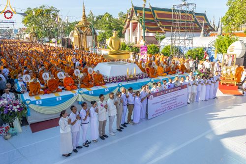 ภาพ No.311216:วันเสาร์ที่ 28 กุมภาพันธ์ พ.ศ. 2569 พิธีตักบาตรพระมหากุศล 11,250 รูป เฉลิมฉลอง 1,250 ปีศรีธรรมราชเจดีย์ สู่มรดกโลก ณ ถนนราชดำเนิน บริเวณหน้าวัดพระมหาธาตุวรมหาวิหาร อ.เมือง จ.นครศรีธรรมราช