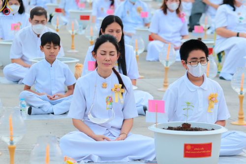 ภาพ No.90156:พิธีปลูกทรัพย์บานชื่น  เนื่องใน 139 ปี วันคล้ายวันเกิดด้วยรูปกายเนื้อ พระมงคลเทพมุนี (สด จนฺทสโร) พระผู้ปราบมาร วันอังคารที่ 10 ตุลาคม พ.ศ. 2566 ณ วัดพระธรรมกาย จ.ปทุมธานี