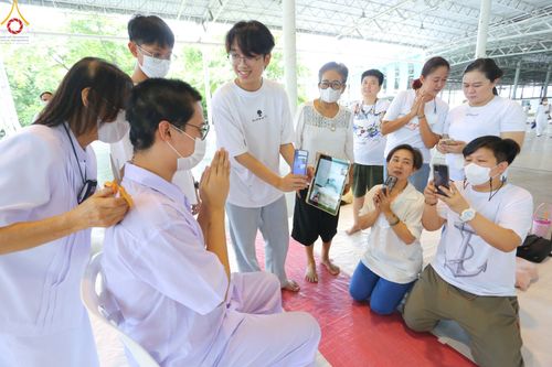 ภาพ No.83559:พิธีตัดปอยผมและปลงผม ในโครงการบรรพชาอุปสมบทหมู่ ธรรมทายาทรุ่นเข้าพรรษา ณ วัดพระธรรมกาย วันอาทิตย์ที่ 16 กรกฎาคม พ.ศ.2566