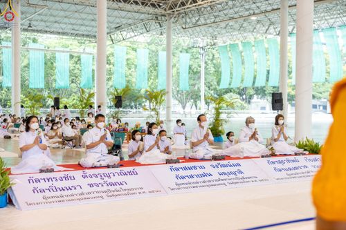 ภาพ No.80289:พิธีตักบาตรฉลองพระใหม่ ในโครงการบรรพชาอุปสมบทหมู่วันคุ้มครองโลก ณ สภาธรรมกายสากล วัดพระธรรมกาย วันอาทิตย์ที่ 16 เมษายน พ.ศ.2566