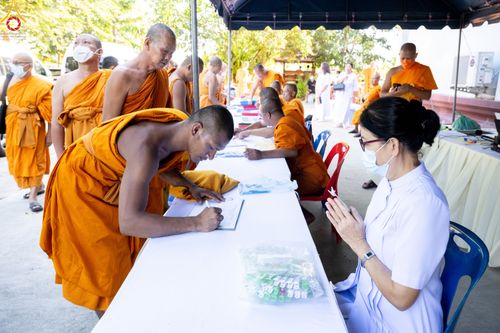 ภาพ No.83160:พิธีถวายสังฆทาน 323 วัด 4 จังหวัดชายแดนภาคใต้ ปีที่ 19 ครั้งที่ 163 พิธีมอบกองทุนหนุนแรงใจช่วยครูใต้ ปีที่ 16 ครั้งที่ 128  และพิธีทำบุญอุทิศส่วนกุศลให้ผู้วายชนม์ ในวันเสาร์ที่ 8 กรกฎาคม พ.ศ. 2566 ณ หอประชุม อาคารพระสุทธิสมณวัตรานุสรณ์   วัดมุจลินทวาปีวิ