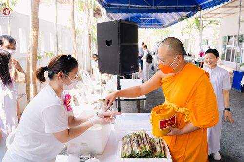 ภาพ No.78055:พิธีทอดผ้าป่า ถวายโซล่าเซลล์ และพิธีถวายกองทุนสนับสนุนการบวชสามเณรภาคฤดูร้อน ณ ศูนย์ปฎิบัติธรรมธาราสายไหม กทม. วันเสาร์ที่ 18 มีนาคม พ.ศ.2566