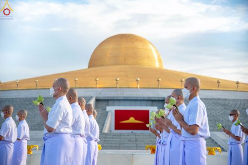 ภาพ No.82660:พิธีเวียนประทักษิณ, พิธีวันทาเจดีย์ ณ มหาธรรมกายเจดีย์  พิธีบรรพชาหมู่พระพี่เลี้ยงเข้าพรรษา, ธรรมทายาทอุดมศึกษา รุ่นที่ 50(ภาคฤดูฝน) และธรรมทายาทพุทธศาสตร์สากล รุ่นที่ 7 (ภาคฤดูฝน) วันเสาร์ที่ 17 มิถุนายน พ.ศ. 2566 ณ  โบสถ์พระไตรปิฎก วัดพระธรรมกาย จ.ปทุม