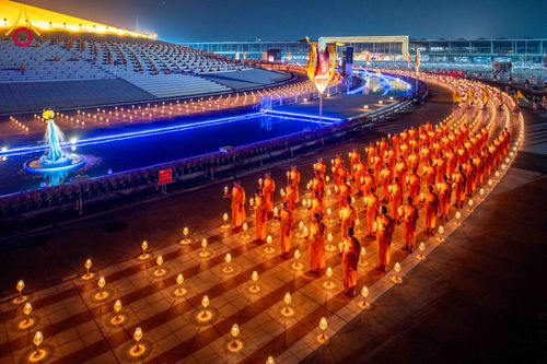 ภาพ No.312256:วันอังคารที่ 3 มีนาคม พ.ศ.2569 พิธีเวียนประทักษิณและจุดมาฆประทีป (ภาพชุดที่ 2) ณ ลานธรรมพระมหาธรรมกายเจดีย์ วัดพระธรรมกาย