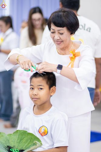 ภาพ No.320112:วันเสาร์ที่ 4 เมษายน 2569 พิธีตัดปอยผม ขอขมาผู้ปกครอง  มอบบาตร-ผ้าไตร และพิธีบรรพชาสามเณร 87 รูป  ณ ศูนย์ปฏิบัติธรรมระยอง(บ้านช่องลม)  ต.บางบุตร อ.บ้านค่าย จ.ระยอง