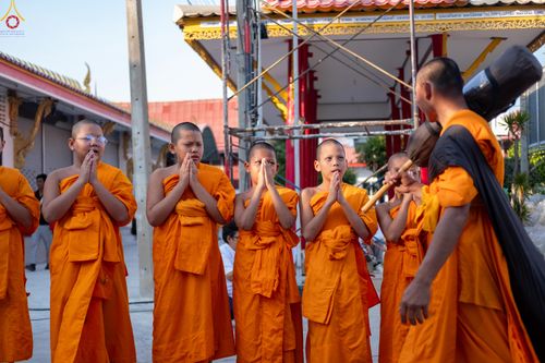 ภาพ No.292957:วันที่ 11 มกราคม พ.ศ. 2569 พิธีต้อนรับพระธรรมยาตรา ณ อนุสรณ์สถานลำดับที่ 3 (ภาพชุดที่ 2) สถานที่เกิดในเพศสมณะ วัดสองพี่น้อง อำเภอสองพี่น้อง จังหวัดสุพรรณบุรี ในโครงการธรรมยาตรา กตัญญูบูชา มหาปูชนียาจารย์ พระมงคลเทพมุนี(สด จนฺทสโร) พระผู้ปราบมาร อนุสรณ์สถ