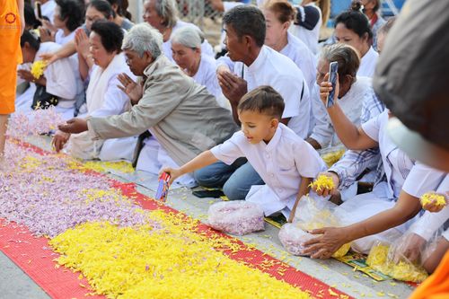 ภาพ No.295064:วันที่ 14 มกราคม พ.ศ. 2569 พิธีต้อนรับพระธรรมยาตรา อนุสรณ์สถานลำดับที่ 4  สถานที่เกิดด้วยกายธรรม ณ วัดโบสถ์บน ต.บางคูเวียง จ.นนทบุรี ในโครงการธรรมยาตรา กตัญญูบูชา มหาปูชนียาจารย์ พระมงคลเทพมุนี(สด จนฺทสโร) พระผู้ปราบมาร อนุสรณ์สถาน 7 แห่ง ปีที่ 14