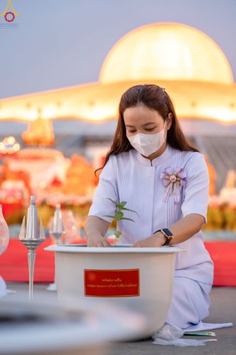 ภาพ No.90194:พิธีปลูกทรัพย์บานชื่น  เนื่องใน 139 ปี วันคล้ายวันเกิดด้วยรูปกายเนื้อ พระมงคลเทพมุนี (สด จนฺทสโร) พระผู้ปราบมาร วันอังคารที่ 10 ตุลาคม พ.ศ. 2566 ณ วัดพระธรรมกาย จ.ปทุมธานี