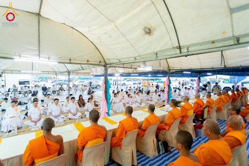 ภาพ No.290802:วันที่ 9 มกราคม พ.ศ. 2569 พิธีถวายภัตตาหารเป็นสังฆทาน แด่พระธรรมยาตรา ณ อนุสรณ์สถานคลองบางนางแท่น อ.สามพราน จ.นครปฐม ในโครงการธรรมยาตรา กตัญญูบูชา มหาปูชนียาจารย์ พระมงคลเทพมุนี(สด จนฺทสโร) พระผู้ปราบมาร อนุสรณ์สถาน 7 แห่ง ปีที่ 14