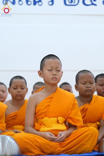 ภาพ No.320890:วันเสาร์ที่ 11 เมษายน พ.ศ.2569 พิธีตักบาตรฉลองสามเณรใหม่ ณ ศูนย์อบรมเยาวชนนครปฐม