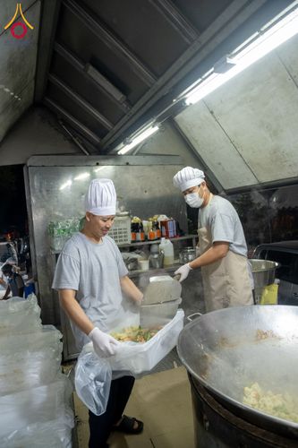 ภาพ No.289478:วันที่ 7 มกราคม พ.ศ. 2569 พิธีถวายภัตตาหารเป็นสังฆทาน แด่พระธรรมยาตรา ในโครงการธรรมยาตรา กตัญญูบูชา มหาปูชนียาจารย์ พระมงคลเทพมุนี(สด จนฺทสโร) พระผู้ปราบมาร อนุสรณ์สถาน 7 แห่ง ปีที่ 14 ณ อนุสรณ์สถานมหาวิหารพระมงคลเทพมุนี (โลตัสแลนด์) อ.สองพี่น้อง จ.สุพรร