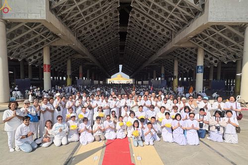 ภาพ No.303996:วันที่ 25 มกราคม พ.ศ. 2569 พิธีต้อนรับพระธรรมยาตรา  รร.สามัคคีราษฏร์บำรุง-วัดพระธรรมกาย ในโครงการธรรมยาตรา กตัญญูบูชา มหาปูชนียาจารย์ พระมงคลเทพมุนี(สด จนฺทสโร) พระผู้ปราบมาร อนุสรณ์สถาน 7 แห่ง ปีที่ 14