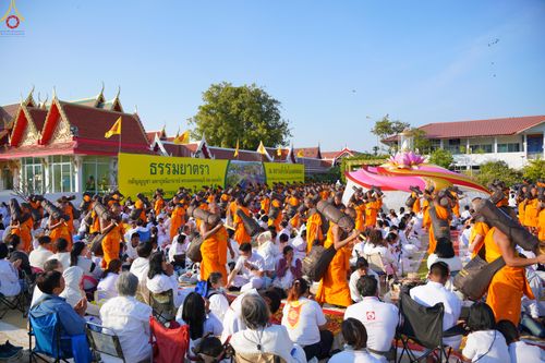 ภาพ No.292995:วันที่ 11 มกราคม พ.ศ. 2569 พิธีต้อนรับพระธรรมยาตรา ณ อนุสรณ์สถานลำดับที่ 3 (ภาพชุดที่ 2) สถานที่เกิดในเพศสมณะ วัดสองพี่น้อง อำเภอสองพี่น้อง จังหวัดสุพรรณบุรี ในโครงการธรรมยาตรา กตัญญูบูชา มหาปูชนียาจารย์ พระมงคลเทพมุนี(สด จนฺทสโร) พระผู้ปราบมาร อนุสรณ์สถ