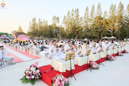 ภาพ No.292360:วันที่ 11 มกราคม พ.ศ. 2569 พิธีตักบาตรพระธรรมยาตรา ณ อนุสรณ์สถานคลองบางนางแท่น อ.สามพราน จ.นครปฐม ในโครงการธรรมยาตรา กตัญญูบูชา มหาปูชนียาจารย์ พระมงคลเทพมุนี(สด จนฺทสโร) พระผู้ปราบมาร อนุสรณ์สถาน 7 แห่ง ปีที่ 14