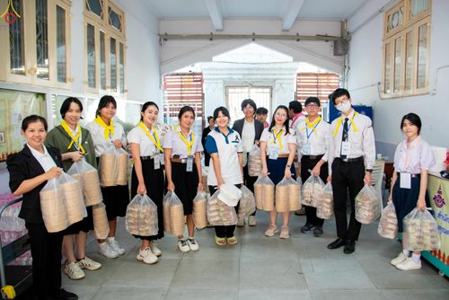 ภาพ No.288974:วันพุธที่ 17 ธันวาคม พ.ศ.2568 กิจกรรมเยาวชนไทยรวมใจทำความดี "เด็กดีมหานคร ต้นแบบด้านศีลธรรม" แข่งขันสอบตอบปัญหาศีลธรรมในพระพุทธศาสนา ครั้งที่ 7 และวันรวมพลังเด็กดี V-Star ประจำปี 2568 ณ วัดมหาธาตุยุวราชรังสฤษฎิ์ราชวรมหาวิหาร กรุงเทพมหานคร