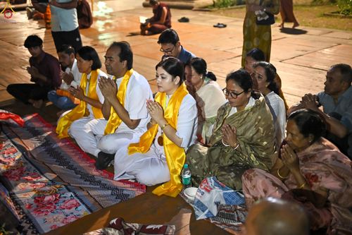 ภาพ No.284104:วันที่ ๔ พฤศจิกายน พุทธศักราช ๒๕๖๘ กฐินสมทบวัดต่างประเทศ โดยคณะศิษยานุศิษย์ บูชาธรรม 81 ปี หลวงพ่อธัมมชโย ณ วัดมหาโพธิ์ เมืองพุทธคยา ประเทศอินเดีย