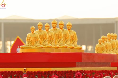 ภาพ No.79069:พิธีอัญเชิญองค์พระบรมพุทธเจ้า 24 องค์ เวียนประทักษิณรอบพระมหาธรรมกายเจดีย์ ณ วัดพระธรรมกาย  วันที่ 2 เมษายน พ.ศ. 2566