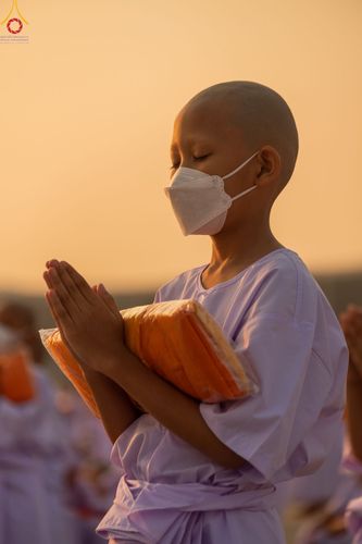 ภาพ No.79697:พิธีเวียนประทักษิณ ณ พระมหาธรรมกายเจดีย์ และพิธีวันทาเจดีย์ ในโครงการบรรพชาสามเณรฟื้นฟูพระพุทธศาสนาทั่วไทย วันเสาร์ที่ 8 เมษายน พ.ศ.2566