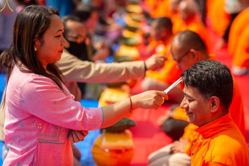 ภาพ No.77579:พิธีตัดปอยผมและปลงผมนาคธรรมทายาท ในโครงการบรรพชาสามเณรหมู่ ประเทศเนปาล วันที่ 11 มีนาคม พ.ศ.2566