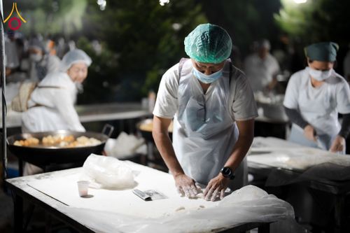 ภาพ No.288223:วันที่ 5 มกราคม พ.ศ. 2569 พิธีถวายภัตตาหารเป็นสังฆทาน แด่พระธรรมยาตรา ในโครงการธรรมยาตรา กตัญญูบูชา มหาปูชนียาจารย์ พระมงคลเทพมุนี(สด จนฺทสโร) พระผู้ปราบมาร อนุสรณ์สถาน 7 แห่ง ปีที่ 14 ณ อนุสรณ์สถานมหาวิหารพระมงคลเทพมุนี (โลตัสแลนด์) อ.สองพี่น้อง จ.สุพรร