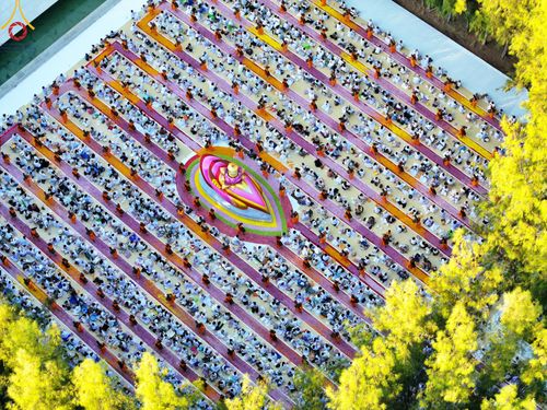 ภาพ No.105735:พิธีต้อนรับพระธรรมยาตรา ในโครงการธรรมยาตรากตัญญูบูชา มหาปูชนียาจารย์ พระมงคลเทพมุนี(สด จนฺทสโร) พระผู้ปราบมาร อนุสรณ์สถาน 7 แห่ง ปีที่ 12 วันที่ 3 มกราคม พ.ศ. 2567 ณ อนุสรณ์สถานโลตัสแลนด์ จ.สุพรรณบุรี