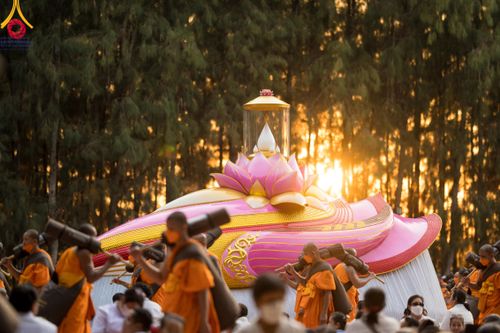 ภาพ No.106219:พิธีต้อนรับพระธรรมยาตรา ชุด 2 ในโครงการธรรมยาตรากตัญญูบูชา มหาปูชนียาจารย์  พระมงคลเทพมุนี(สด จนฺทสโร) พระผู้ปราบมาร  อนุสรณ์สถาน 7 แห่ง ปีที่ 12  วันที่ 3 มกราคม พ.ศ. 2567  ณ อนุสรณ์สถานโลตัสแลนด์ จ.สุพรรณบุรี