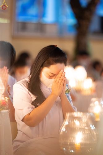 ภาพ No.73326:พิธีจุดประทีปถวายเป็นพุทธบูชา และบูชาธรรมมหาปูชนียาจารย์ ในโครงการธรรมยาตรากตัญญูบูชา มหาปูชนียาจารย์ พระมงคลเทพมุนี(สด จนฺทสโร) พระผู้ปราบมาร ปีที่ 11 ณ อนุสรณ์สถานลำดับที่ 4 สถานที่เกิดด้วยกายธรรม วัดโบสถ์ (บน) บางคูเวียง อ.บางกรวย จ.นนทบุรี วันที่ 21 