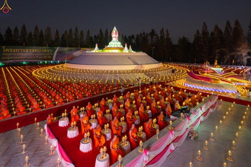 ภาพ No.292129:วันที่ 10 มกราคม พ.ศ. 2569 พิธีจุดประทีปถวายเป็นพุทธบูชา และบูชาธรรมมหาปูชนียาจารย์  ณ อนุสรณ์สถานคลองบางนางแท่น อ.สามพราน จ.นครปฐม ในโครงการธรรมยาตรา กตัญญูบูชา มหาปูชนียาจารย์ พระมงคลเทพมุนี(สด จนฺทสโร) พระผู้ปราบมาร อนุสรณ์สถาน 7 แห่ง ปีที่ 14