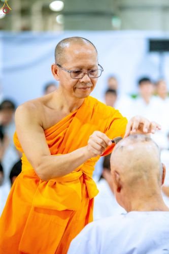 ภาพ No.333562:วันอาทิตย์ที่ 7 มิถุนายน พ.ศ.2569 พิธีตัดปอยผมและปลงผมนาคธรรมทายาท โครงการบรรพชาและอุปสมบทหมู่ธรรมทายาท รุ่นผู้บริหาร รุ่นที่ 16 ณ วิหารคด 11 วัดพระธรรมกาย