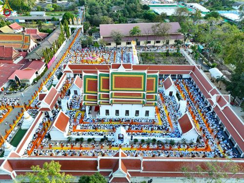ภาพ No.72339:พิธีต้อนรับพระธรรมยาตรา ในโครงการธรรมยาตรากตัญญูบูชา มหาปูชนียาจารย์ พระมงคลเทพมุนี(สด จนฺทสโร) พระผู้ปราบมาร อนุสรณ์สถาน 7 แห่ง ปีที่ 11 วันที่ 18 มกราคม พ.ศ. 2566 ณ อนุสรณ์สถานลำดับที่ 4 สถานที่เกิดด้วยกายธรรม วัดโบสถ์ (บน) บางคูเวียง อ.บางกรวย จ.นนทบุ