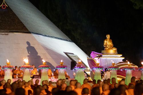 ภาพ No.69529:พิธีจุดประทีปถวายเป็นพุทธบูชา และบูชาธรรมมหาปูชนียาจารย์ ในโครงการธรรมยาตรากตัญญูบูชา มหาปูชนียาจารย์ พระมงคลเทพมุนี(สด จนฺทสโร) พระผู้ปราบมาร ปีที่ 11 ณ อนุสรณ์สถานมหาวิหารพระมงคลเทพมุนี อ.สองพี่น้อง จ.สุพรรณบุรี