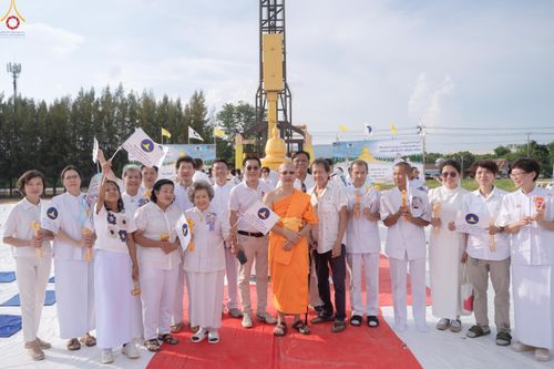 ภาพ No.331456:วันที่ 31 พฤษภาคม พ.ศ.2569 พิธีทอดผ้าป่าและตอกเสาเข็มมงคลต้นแรก องค์พระเจดีย์เพื่อสร้างสันติภาพโลก  ณ ธุดงคสถานพัฒนานิคม จังหวัดลพบุรี