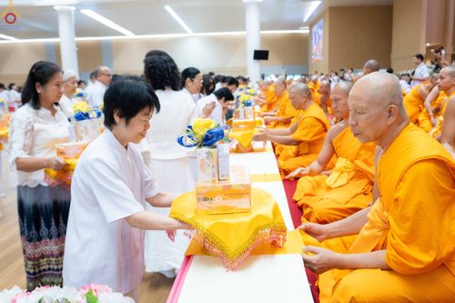 ภาพ No.343644:วันที่ 16 สิงหาคม พ.ศ.2569 พิธีถวายคิลานเภสัช และอุปกรณ์ทางการแพทย์ ณ ห้องแก้วสารพัดนึก2 วัดพระธรรมกาย