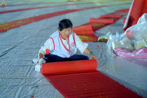 ภาพ No.306636:ภาพเบื้องหลังอาสาสมัครรวมใจ ชุดที่ 5 ในโครงการธรรมยาตรา กตัญญูบูชา มหาปูชนียาจารย์ พระมงคลเทพมุนี(สด จนฺทสโร) พระผู้ปราบมาร อนุสรณ์สถาน 7 แห่ง ปีที่ 14