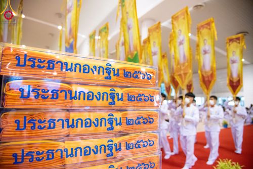 ภาพ No.92332:พิธีทอดกฐินธรรมชัยเพื่อสร้างอาคาร 115 ปี คุณยายอาจารย์มหารัตนอุบาสิกาจันทร์ ขนนกยูง อาทิตย์ต้นเดือนที่ 5 พฤศจิกายน พ.ศ. 2566 ณ วัดพระธรรมกาย จ.ปทุมธานี