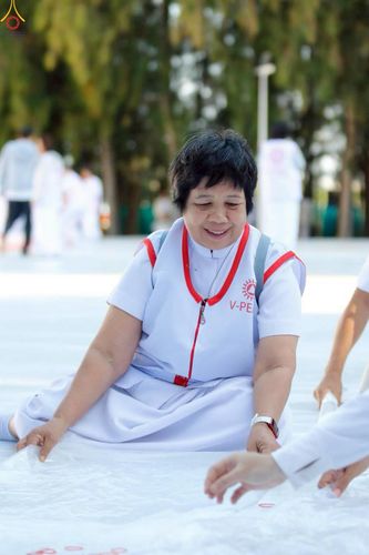 ภาพ No.300581:ภาพเบื้องหลังอาสาสมัครรวมใจ ชุดที่ 3 ในโครงการธรรมยาตรา กตัญญูบูชา มหาปูชนียาจารย์ พระมงคลเทพมุนี(สด จนฺทสโร) พระผู้ปราบมาร อนุสรณ์สถาน 7 แห่ง ปีที่ 14