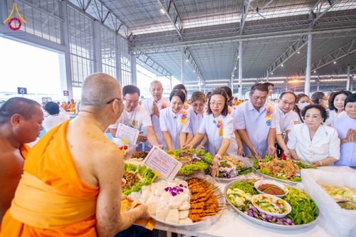 ภาพ No.306257:วันที่ 30 มกราคม พ.ศ. 2569 พิธีถวายภัตตาหารเป็นสังฆทาน แด่พระธรรมยาตรา ณ วัดพระธรรมกาย  จังหวัดปทุมธานี ในโครงการธรรมยาตรา กตัญญูบูชา มหาปูชนียาจารย์ พระมงคลเทพมุนี(สด จนฺทสโร) พระผู้ปราบมาร อนุสรณ์สถาน 7 แห่ง ปีที่ 14