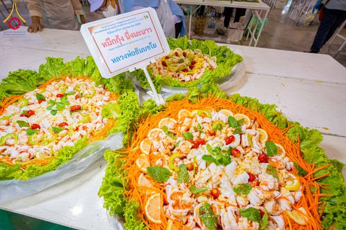 ภาพ No.303590:วันที่ 27 มกราคม พ.ศ. 2569 พิธีถวายภัตตาหารเป็นสังฆทาน แด่พระธรรมยาตรา ณ วัดพระธรรมกาย  จังหวัดปทุมธานี ในโครงการธรรมยาตรา กตัญญูบูชา มหาปูชนียาจารย์ พระมงคลเทพมุนี(สด จนฺทสโร) พระผู้ปราบมาร อนุสรณ์สถาน 7 แห่ง ปีที่ 14