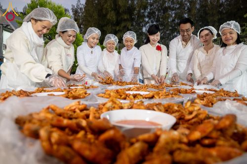 ภาพ No.292544:วันที่ 12 มกราคม พ.ศ. 2569 พิธีถวายภัตตาหารเป็นสังฆทาน แด่พระธรรมยาตรา ณ อนุสรณ์สถานมหาวิหารพระมงคลเทพมุนี (โลตัสแลนด์) อ.สองพี่น้อง จ.สุพรรณบุรี ในโครงการธรรมยาตรา กตัญญูบูชา มหาปูชนียาจารย์ พระมงคลเทพมุนี(สด จนฺทสโร) พระผู้ปราบมาร อนุสรณ์สถาน 7 แห่ง ปี