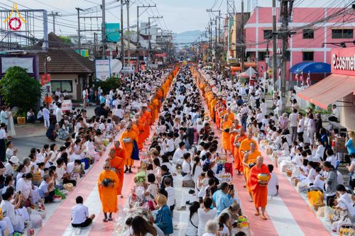ภาพ No.336889:วันเสาร์ที่ 27 มิถุนายน 2569 พิธีตักบาตรพระ 1,345 รูป  ณ ข่วงสันกำแพง อำเภอสันกำแพง จังหวัดเชียงใหม่