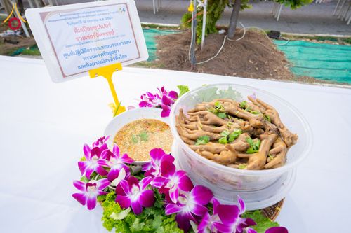 ภาพ No.292682:วันที่ 12 มกราคม พ.ศ. 2569 พิธีถวายภัตตาหารเป็นสังฆทาน แด่พระธรรมยาตรา ณ อนุสรณ์สถานมหาวิหารพระมงคลเทพมุนี (โลตัสแลนด์) อ.สองพี่น้อง จ.สุพรรณบุรี ในโครงการธรรมยาตรา กตัญญูบูชา มหาปูชนียาจารย์ พระมงคลเทพมุนี(สด จนฺทสโร) พระผู้ปราบมาร อนุสรณ์สถาน 7 แห่ง ปี