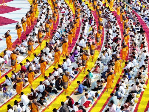 ภาพ No.299652:วันที่ 18 มกราคม พ.ศ. 2569 พิธีต้อนรับพระธรรมยาตรา (ภาพชุดที่ 2) ณ อนุสรณ์สถานลำดับที่ 5  สถานที่เผยแผ่วิชชาธรรมกายครั้งแรก อนุสรณ์สถานบางปลา วัดบางปลา อำเภอบางเลน จังหวัดนครปฐม ในโครงการธรรมยาตรา กตัญญูบูชา มหาปูชนียาจารย์ พระมงคลเทพมุนี(สด จนฺทสโร) พระ