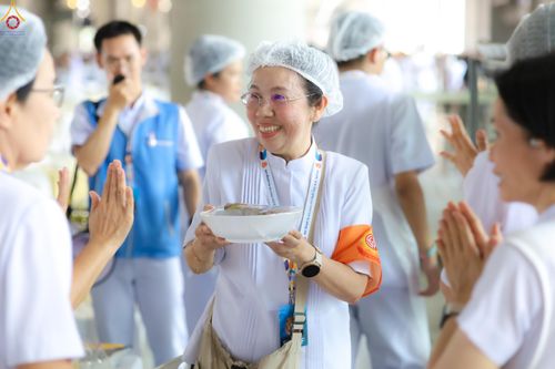 ภาพ No.325821:วันที่ 22 เมษายน พ.ศ.2569(วันคุ้มครองโลก) งานถวายมหาสังฆทาน 40,000 กว่าวัดทั่วประเทศ เจ้าหน้าที่ สาธุชน ร่วมใจจัดเตรียมภัตตาหารเพล (ชุด 2)