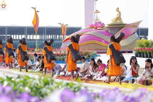 ภาพ No.306052:วันที่ 25 มกราคม พ.ศ. 2569 พิธีต้อนรับพระธรรมยาตรา วัดพระธรรมกาย(ภาพชุดที่ 4) ในโครงการธรรมยาตรา กตัญญูบูชา มหาปูชนียาจารย์ พระมงคลเทพมุนี(สด จนฺทสโร) พระผู้ปราบมาร อนุสรณ์สถาน 7 แห่ง ปีที่ 14